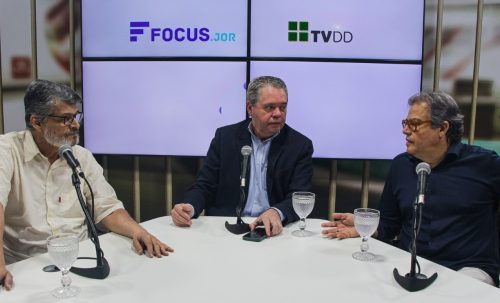 Ricardo Alcântara, Fábio Campos e Dimas Oliveira: as orelhas dos protagonistas de nossa política podem até coçar, mas a fala é pela frente e nas telas das mídias eletrônicas.