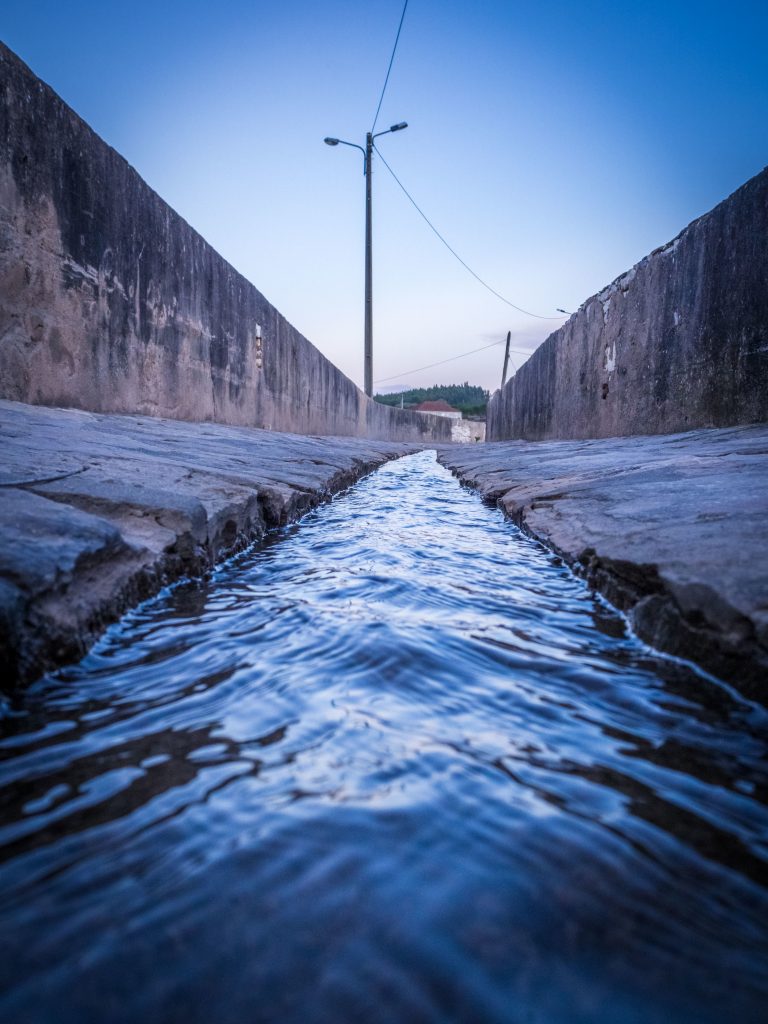 Esgoto. Foto: Freepik