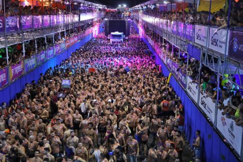 Corredor da folia. Foto: Rogério Lima